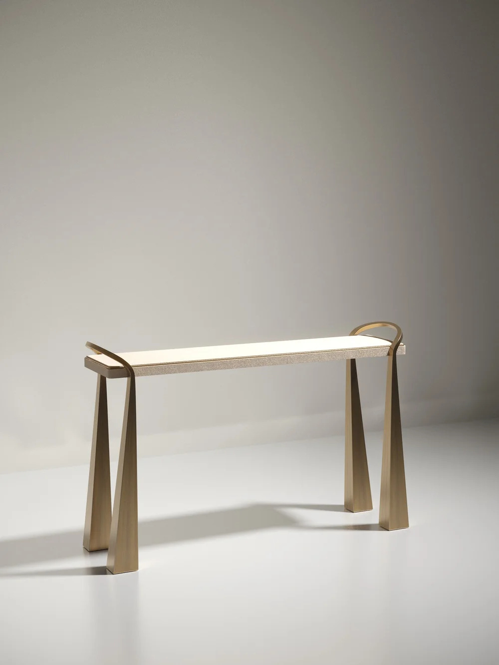 Фото Консоль Arche Console Table от R&Y Augousti