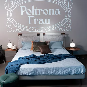 Фото Кровать Times от Poltrona Frau