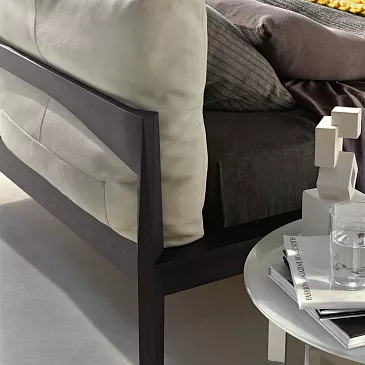 Фото Кровать с мягким изголовьем Wish от Molteni & C
